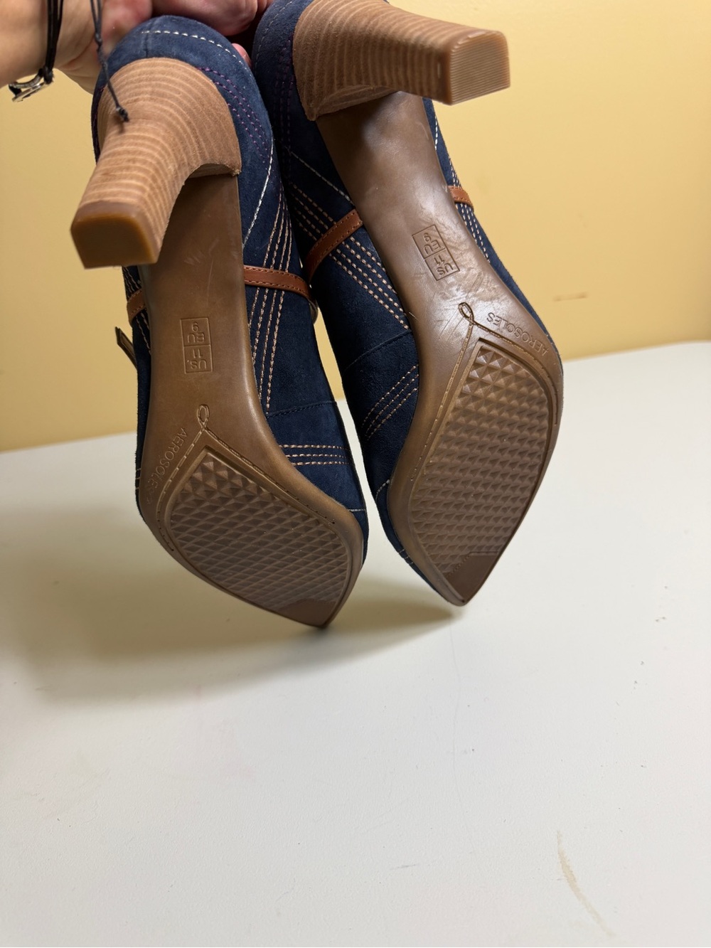 Aerosoles "Tax Return" Blue Plaid Suede Mary Jane Pumps – Size 11 - Picture 7 of 10